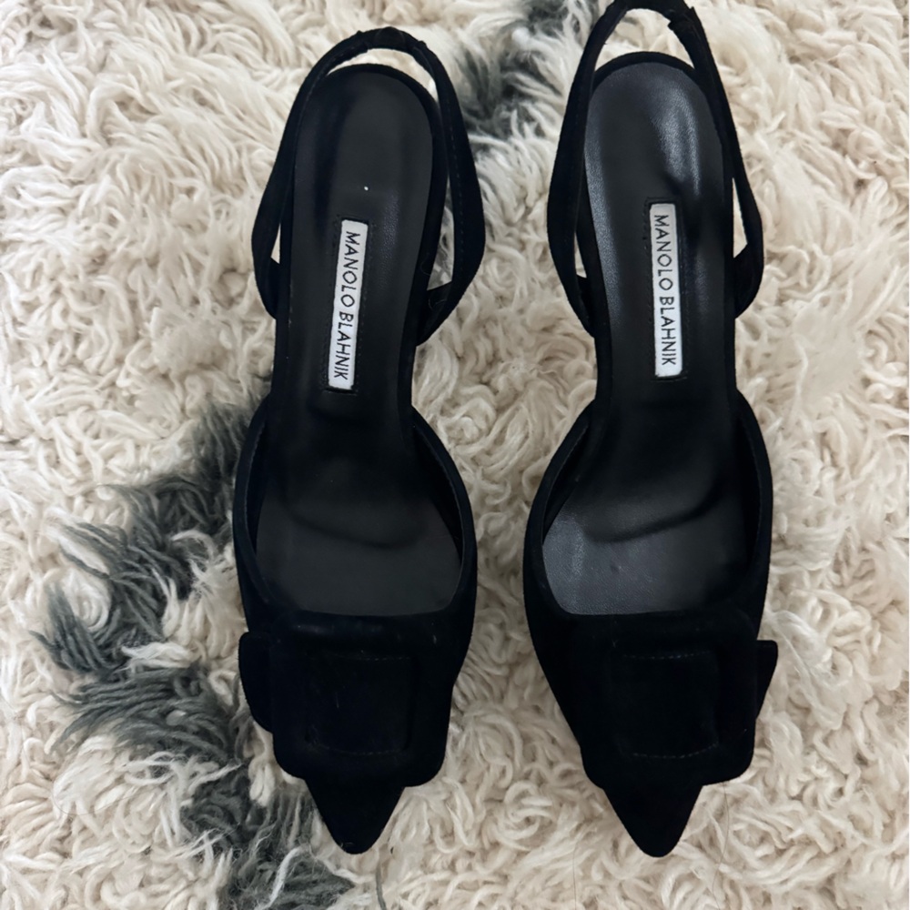 MANOLO BLAHNIK Maysli 70 buckled suede slingback pumps